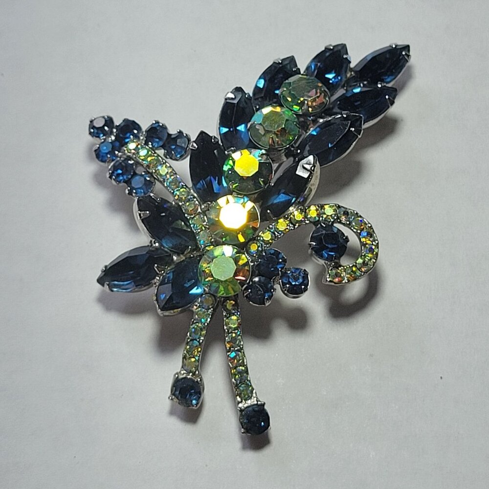 Vintage Juliana D&E Brooch Blue Green AB Coated Rhinestone Leaf Bouquet *READ*